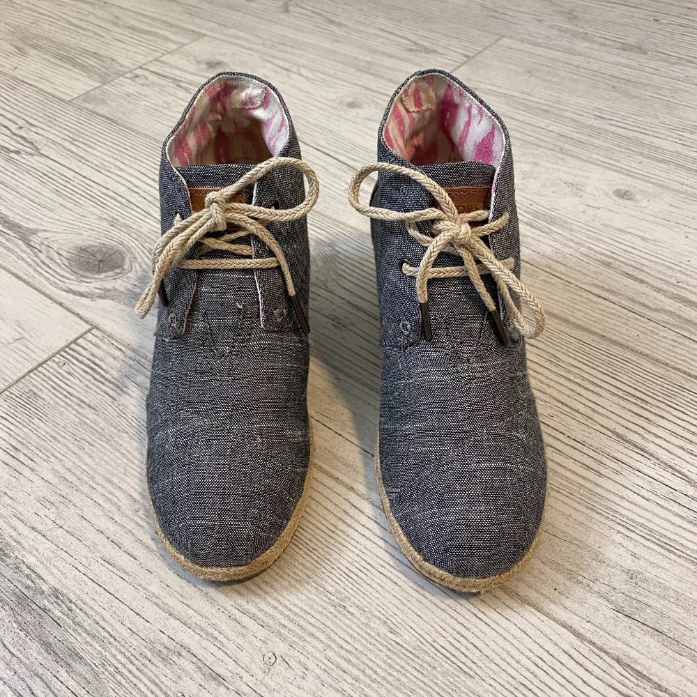 Toms Charcoal Ankle Booties with Beige Laces
